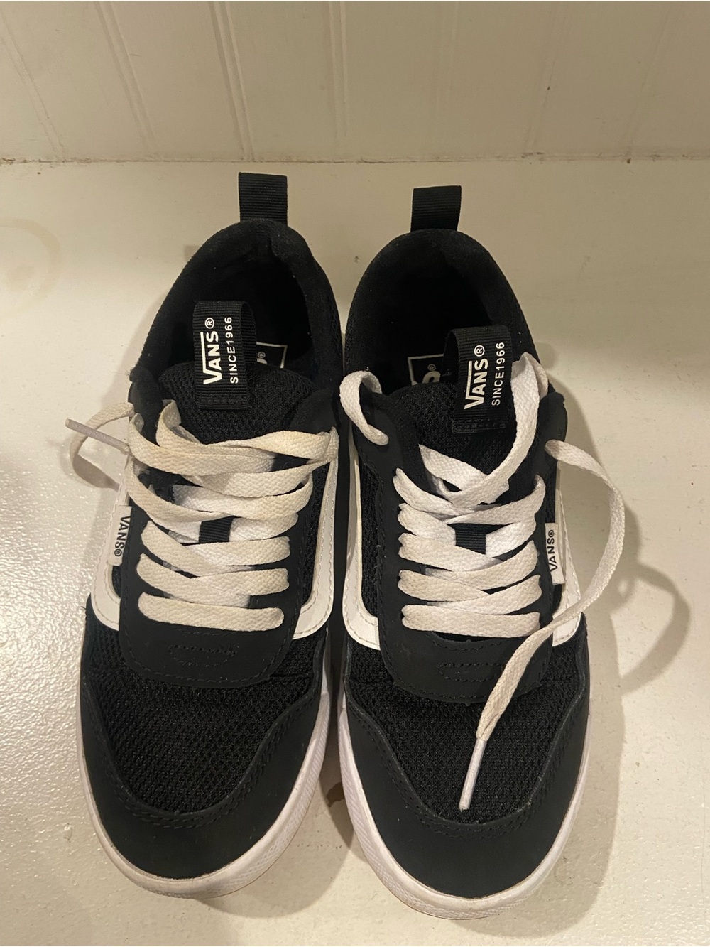 Vans - Range -Black and White Low-Top Lace-Up Sneakers